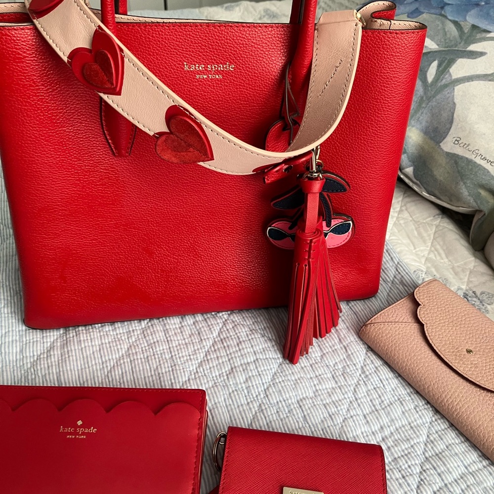 Kate Spade New York Large Leather Tote and Heart wristlet strap. Holiday gift!